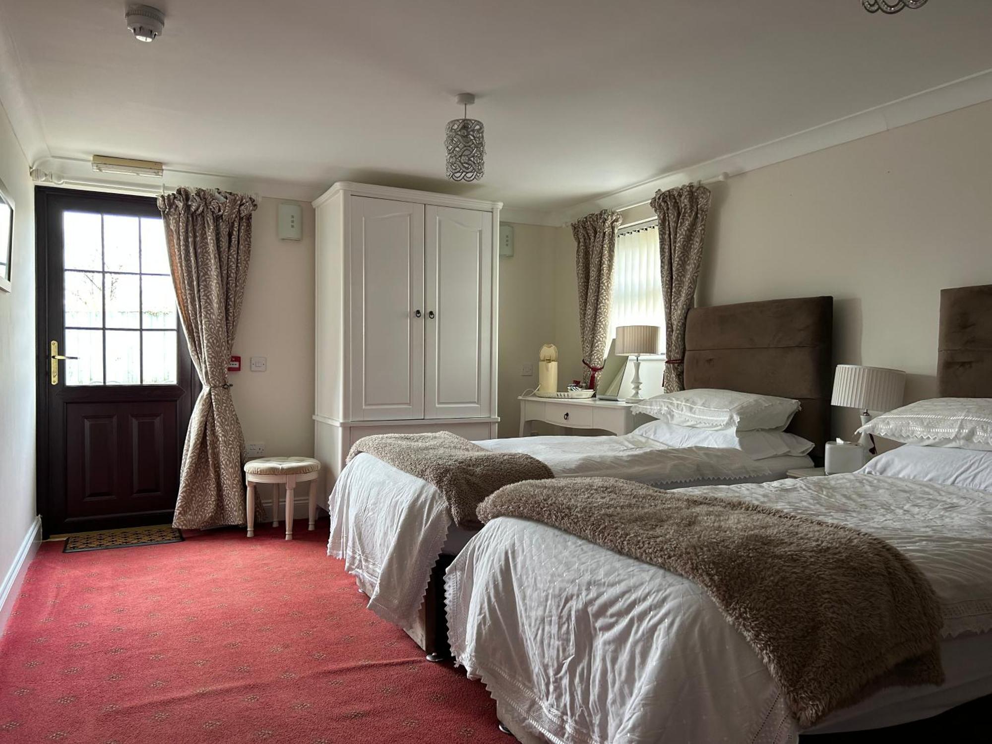 Flambards Hotel Cardigan Ngoại thất bức ảnh
